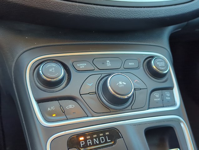 Used 2015 Chrysler 200 Limited w/ Convenience Group FWD image 19