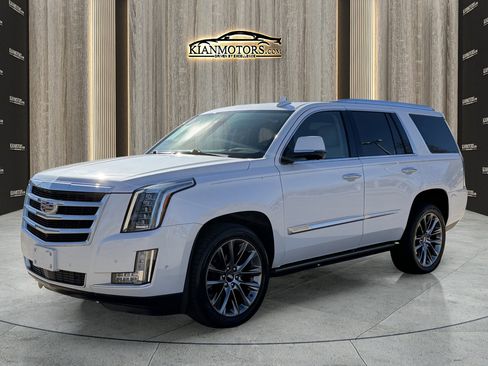 Used 2020 Cadillac Escalade Premium Luxury image 3