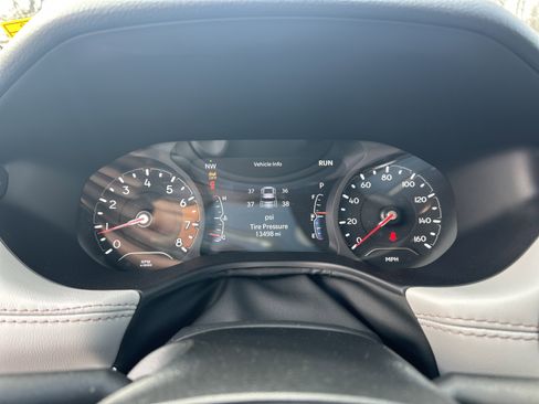 Used 2024 Jeep Compass Limited image 15