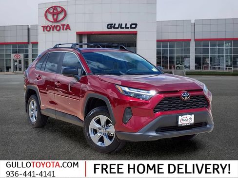 Certified 2025 Toyota RAV4 LE AWD/4WD image 1