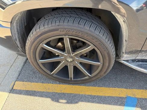 Used 2012 Cadillac Escalade ESV Luxury AWD/4WD image 8