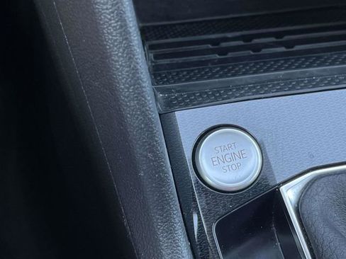 Used 2025 Volkswagen Taos SE image 32