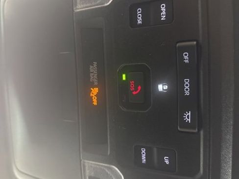 Used 2025 Toyota Tacoma Limited image 14