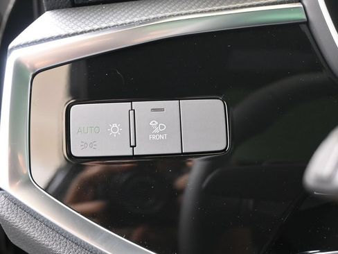 Used 2025 Audi Q3 2.0T Premium w/ Convenience Package AWD/4WD image 24