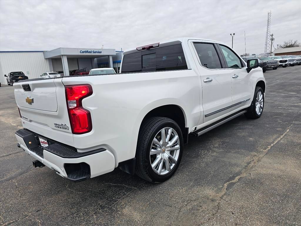Used 2025 Chevrolet Silverado 1500 High Country AWD/4WD image 3