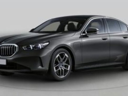 New 2027 BMW 550e xDrive AWD/4WD image 1