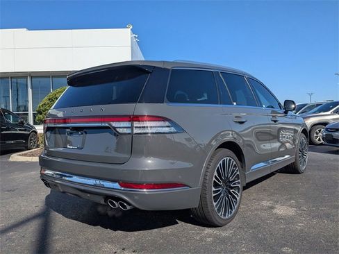 Used 2023 Lincoln Aviator Black Label w/ Dynamic Handling Package image 4