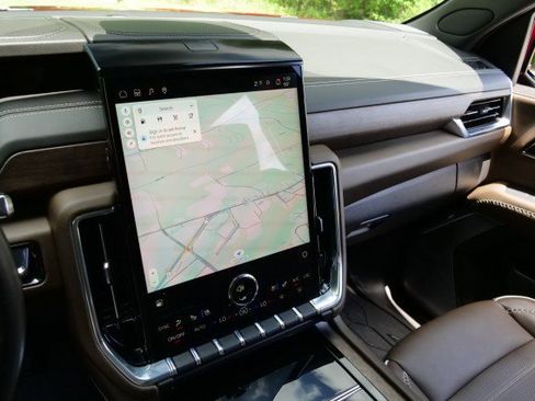 Used 2025 GMC Yukon Denali Ultimate AWD/4WD image 15