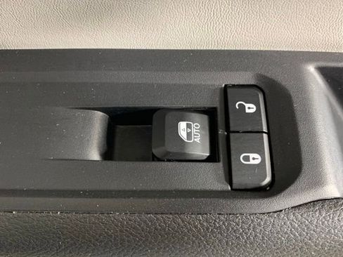 Used 2025 Jeep Compass Limited image 32