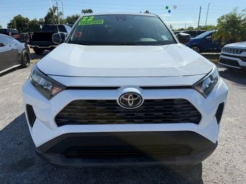 Used 2022 Toyota RAV4 LE FWD image 2
