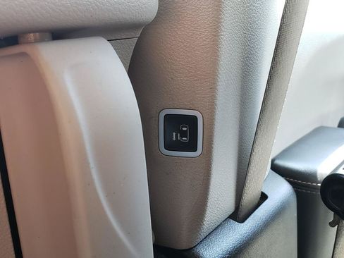 Used 2018 Chrysler Pacifica Touring Plus FWD image 15
