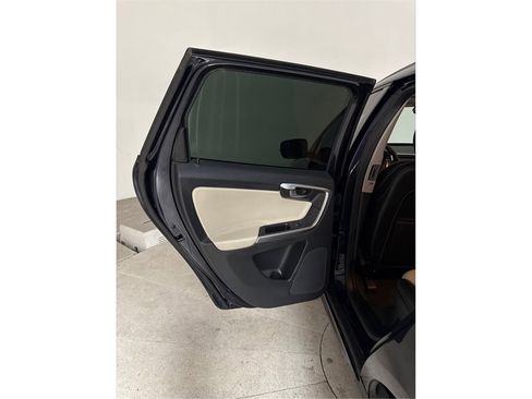 Used 2017 Volvo XC60 T6 Dynamic w/ Preferred Option Package image 14