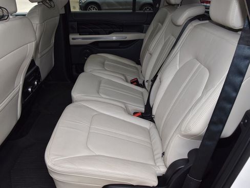 Used 2018 Ford Expedition Max Platinum AWD/4WD image 11