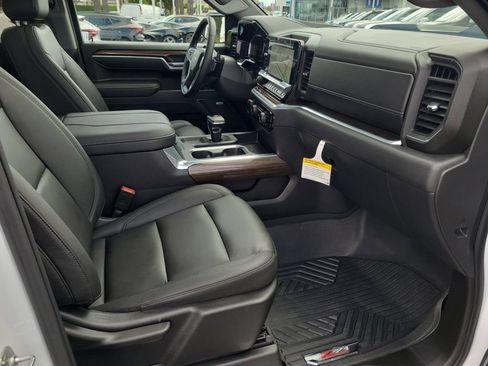 Used 2026 Chevrolet Silverado 1500 LT Trail Boss w/ LT Trail Boss Premium Package AWD/4WD image 19