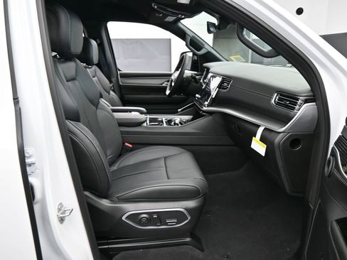 New 2026 Jeep Grand Wagoneer L Limited image 38