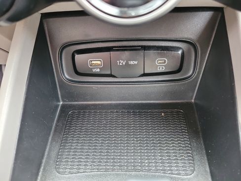 Used 2023 Hyundai Venue SEL image 13