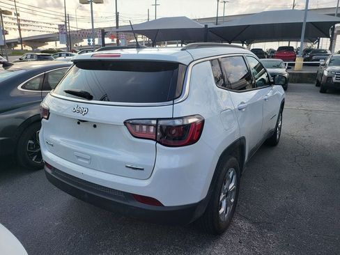 Used 2025 Jeep Compass Latitude w/ Sun & Sound Group AWD/4WD image 8