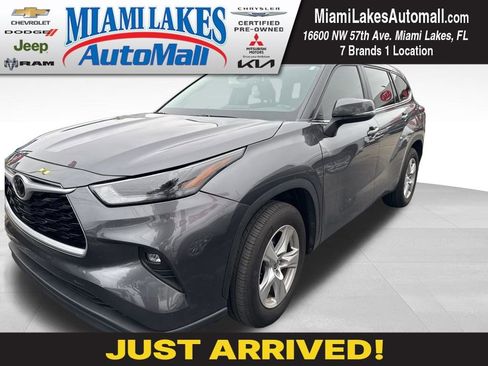 Used 2024 Toyota Highlander LE image 1