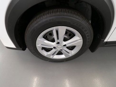 New 2025 Nissan Kicks Play S image 5