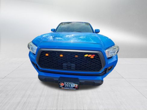 Used 2021 Toyota Tacoma SR5 AWD/4WD image 2