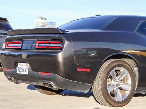 Used 2021 Dodge Challenger SXT image 9