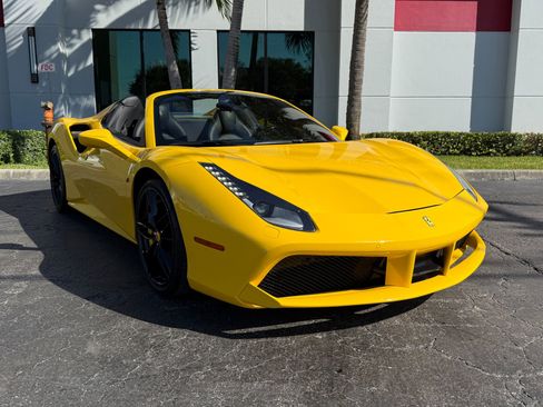 Used 2018 Ferrari 488 Spider image 9