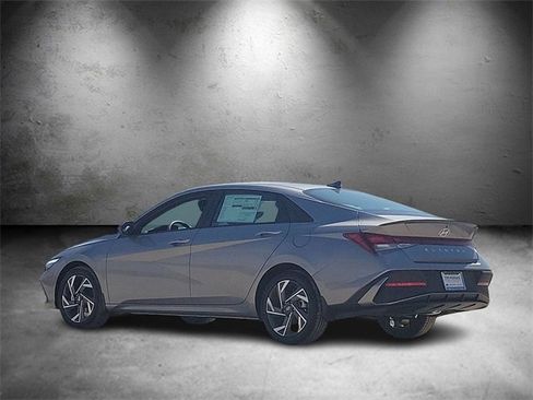 New 2025 Hyundai Elantra Sport image 4