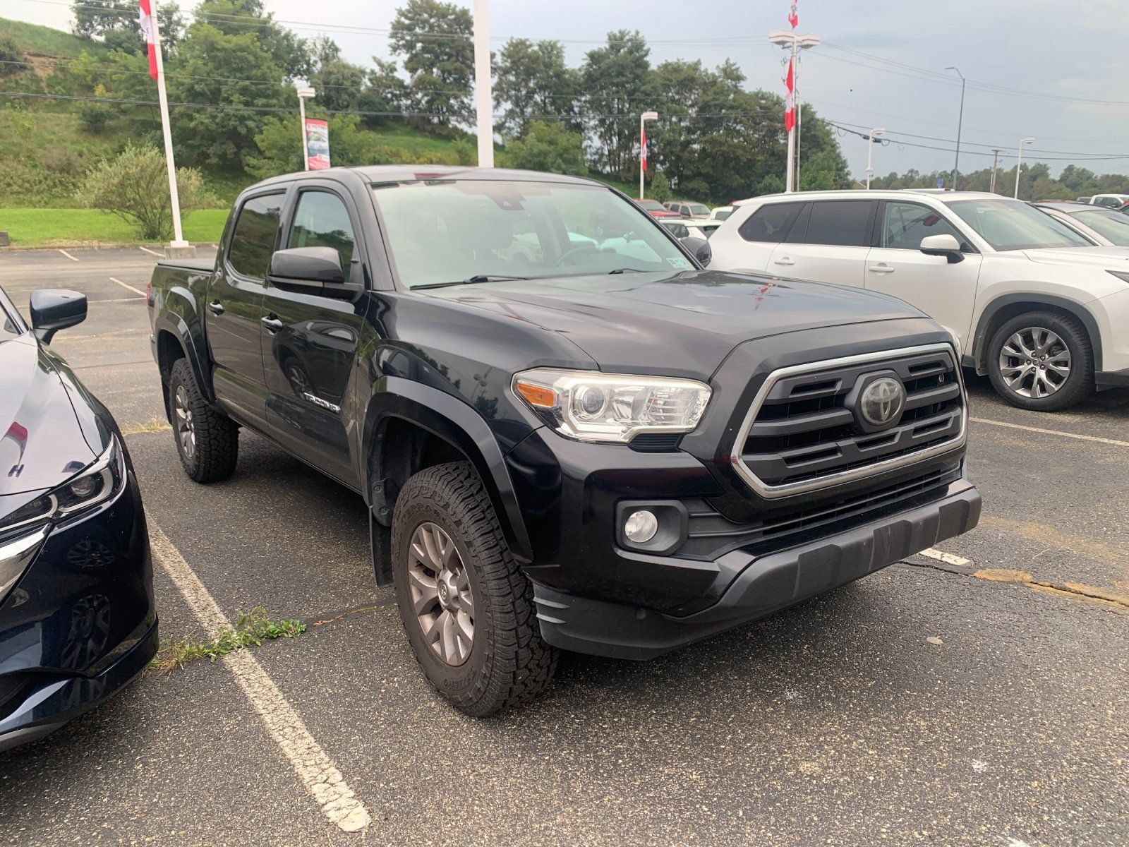 Used 2019 Toyota Tacoma SR5 AWD/4WD image 1