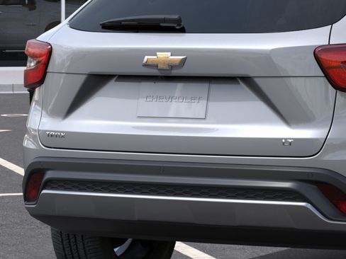New 2026 Chevrolet Trax LT w/ Driver Confidence Package FWD image 28