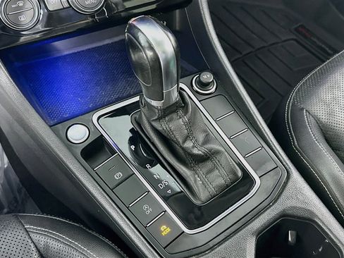 Used 2019 Volkswagen Jetta SEL Premium image 17