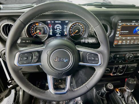 Used 2023 Jeep Wrangler Unlimited Sahara AWD/4WD image 11