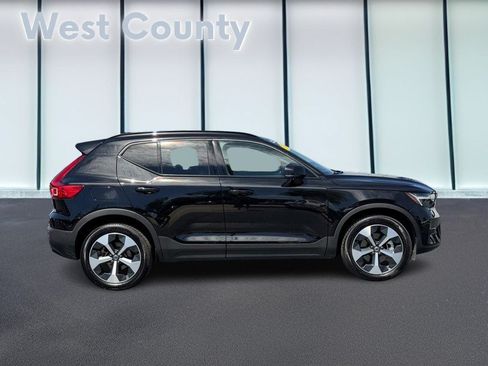 Certified 2026 Volvo XC40 B5 Plus AWD/4WD image 2