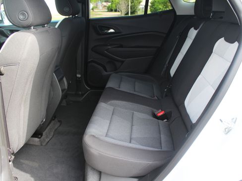 Used 2025 Chevrolet Trax LS w/ LS Convenience Package image 35