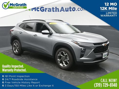 Used 2025 Chevrolet Trax LT FWD image 1