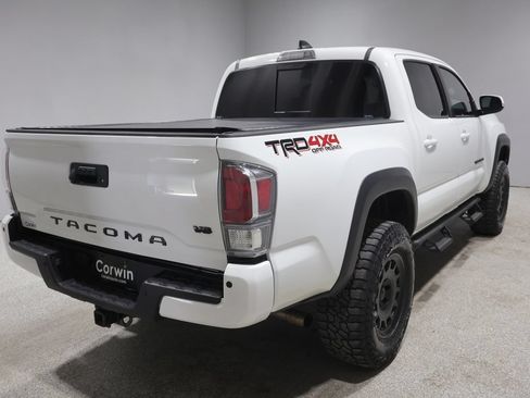 Used 2022 Toyota Tacoma TRD Off-Road w/ TRD Premium Off Road Package AWD/4WD image 2