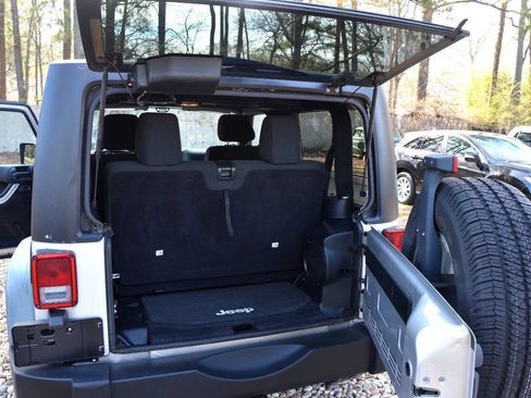 Used 2011 Jeep Wrangler Rubicon w/ Dual Top Group image 10