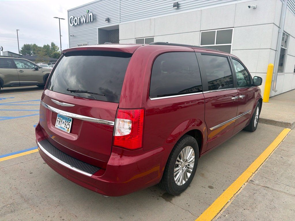 Used 2015 Chrysler Town & Country Touring-L w/ Driver Convenience Group FWD image 7