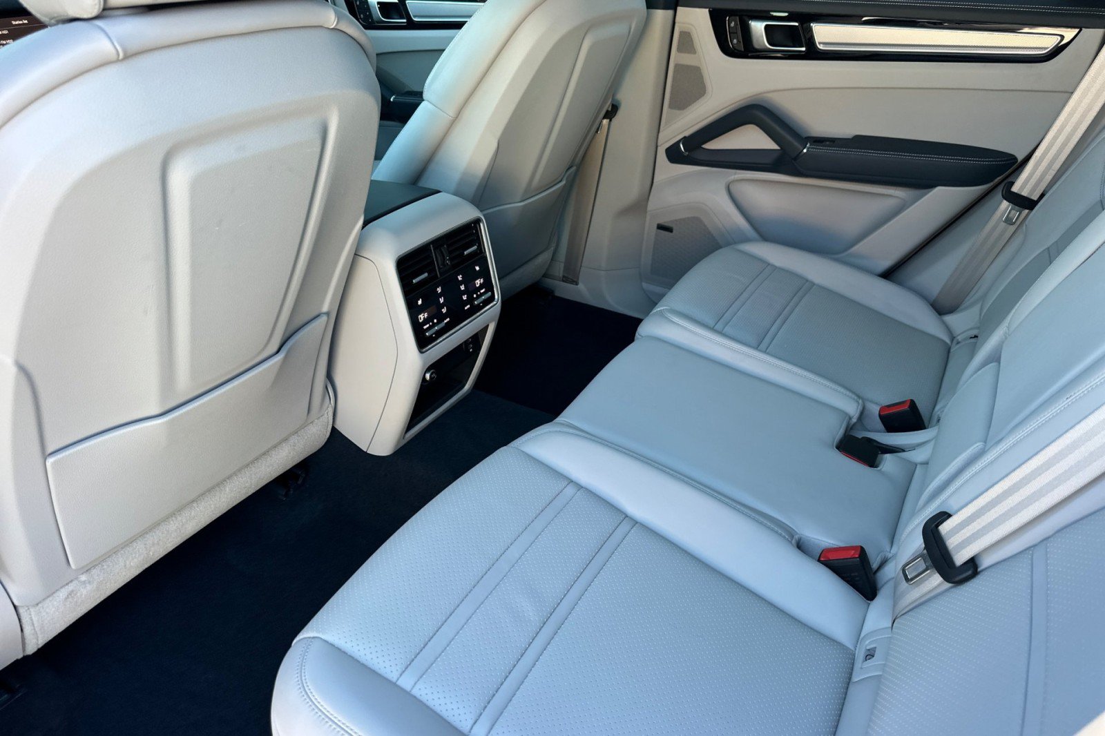 Certified 2023 Porsche Cayenne AWD/4WD image 13