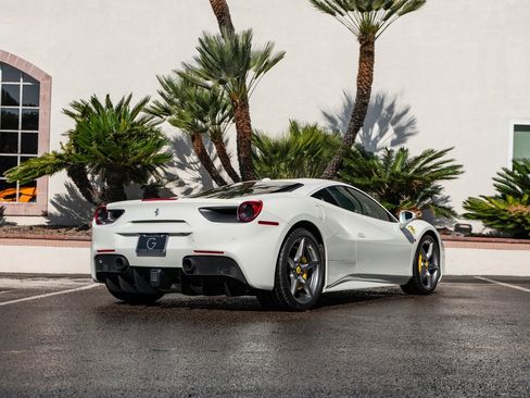 Used 2017 Ferrari 488 GTB image 11