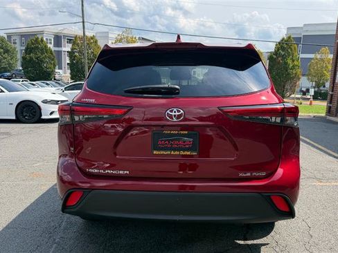 Used 2021 Toyota Highlander XLE AWD/4WD image 10