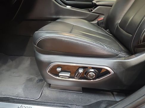 Used 2023 Jeep Grand Cherokee Overland w/ Adv Protech Group III image 29