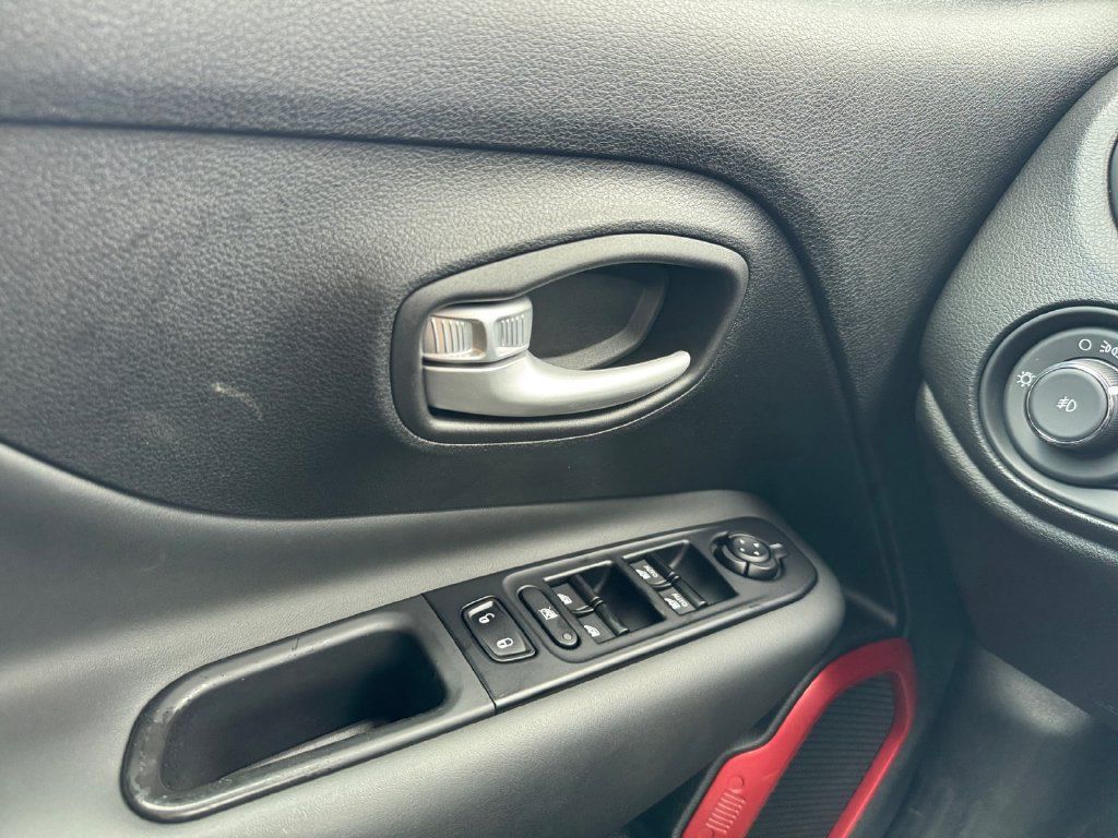 Used 2023 Jeep Renegade Trailhawk AWD/4WD image 11