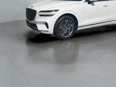 Used 2023 Genesis GV70 2.5T w/ Advanced Package image 8