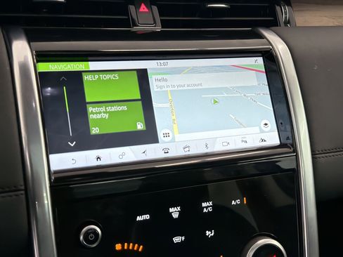 Used 2020 Land Rover Discovery Sport SE image 22