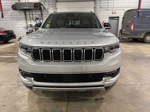 Certified 2024 Jeep Wagoneer Series II image 11