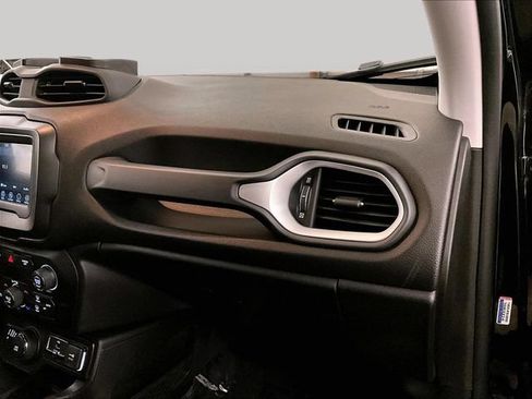 Used 2020 Jeep Renegade Latitude w/ Cold Weather Group AWD/4WD image 15