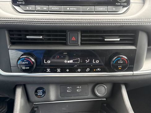 Used 2025 Nissan Rogue SV FWD image 24