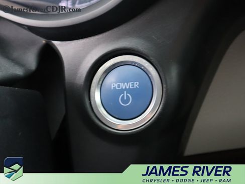 Used 2024 Toyota Sienna LE FWD image 30
