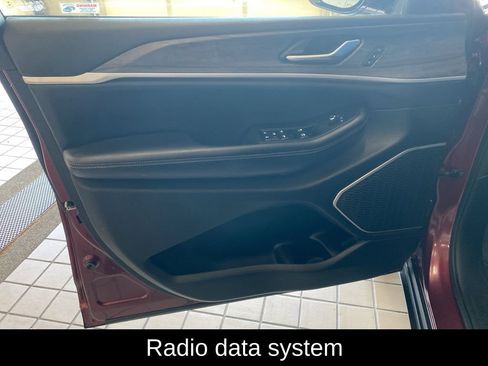 Used 2022 Jeep Grand Cherokee L Limited AWD/4WD image 8