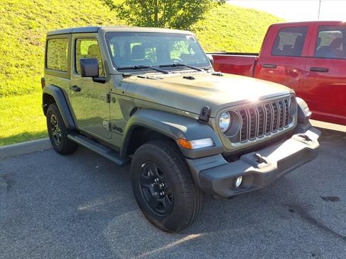 Used 2025 Jeep Wrangler Sport AWD/4WD image 9